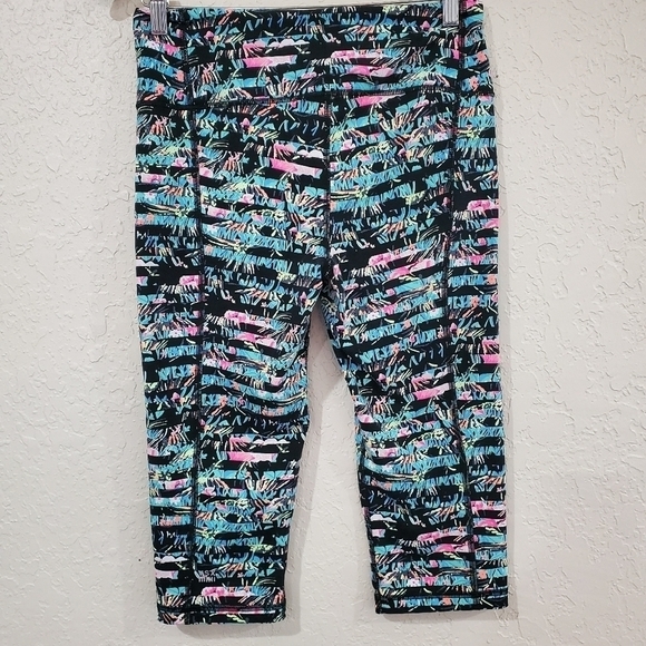 Victoria's Secret Sport Capri Workout Leggings Med - Picture 4 of 9